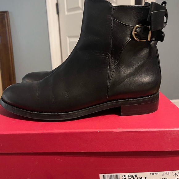 Vaneli Genius Bow Back Calf Booties! Like New! With Box! Kept in shoe covers - Picture 2 of 11
